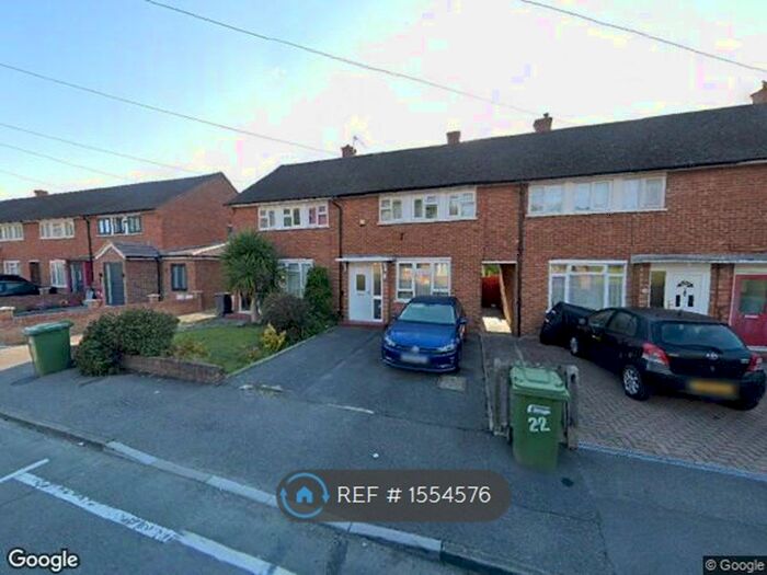 3 Bedroom Terraced House To Rent In Harrow Road, Slough, SL3