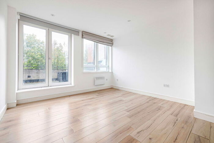 2 Bedroom Flat To Rent In Albemarle Road, Beckenham, BR3