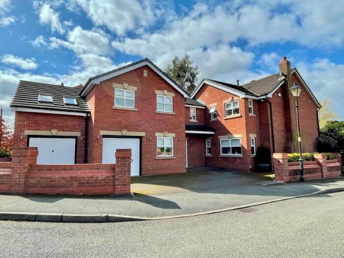 4 Bedroom Detached House To Rent In Havisham Close, Bolton, BL6