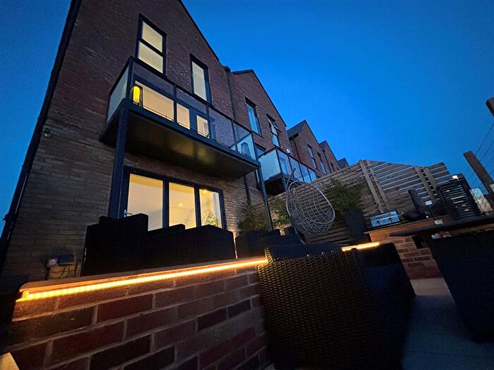 3 Bedroom Town House For Sale In Dockwrays Bank, South Shields, NE33