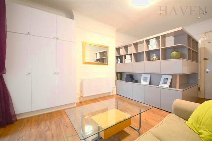 Studio To Rent In Durham Road, East Finchley, London N2