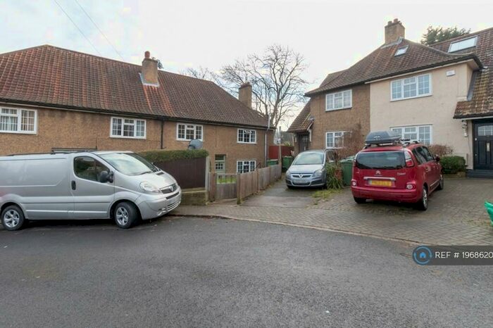 3 Bedroom Flat To Rent In Durning Road, London, SE19