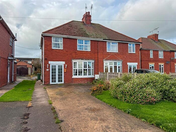 3 Bedroom Semi-Detached House For Sale In Doncaster Road, Costhorpe, S81