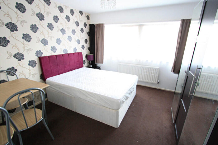2 Bedroom Flat To Rent In Priestley Road, London, CR4