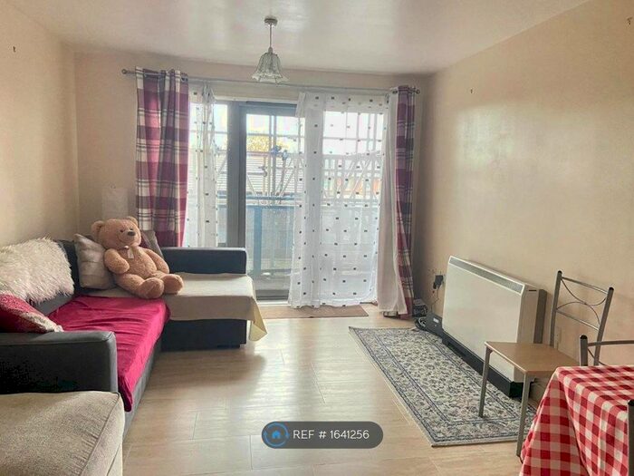 2 Bedroom Flat To Rent In Norwood Road, Reading, RG1