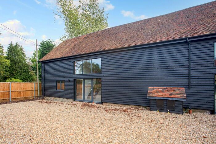 3 Bedroom Semi-Detached House For Sale In Guildford Road, Clemsfold, RH12