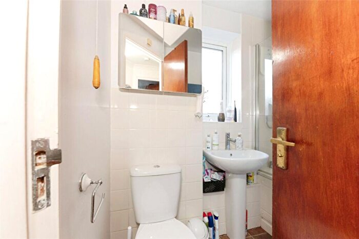 1 Bedroom Flat For Sale In Greyhound Road, Sutton, SM1