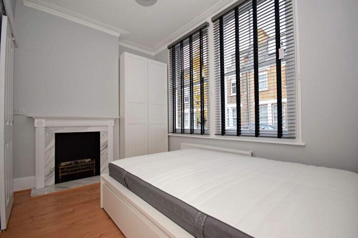 1 Bedroom Terraced House To Rent In Room, Senrab Street, E1