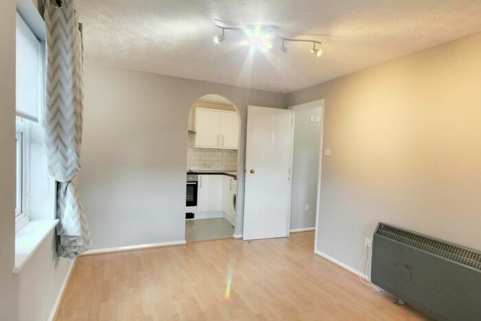 1 Bedroom Flat To Rent In Mitre Court, Railway Street, Hertford, SG14