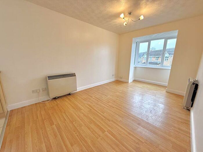 1 Bedroom Apartment For Sale In Falcon Close, Dunstable, LU6