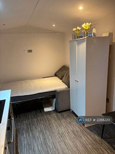 1 Bedroom Mobile Home To Rent In Weeping Willow, Cranleigh, GU6