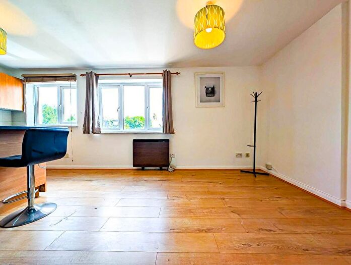 1 Bedroom Flat To Rent In Wellington Road, Wimbledon Park, London, SW19