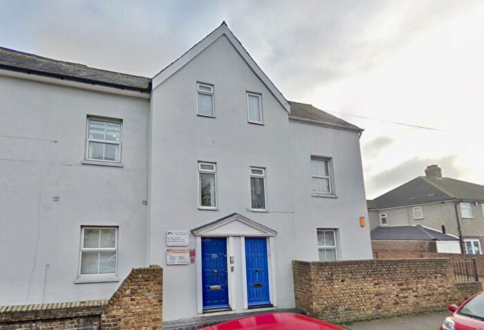 3 Bedroom Maisonette To Rent In Crook Log, Bexleyheath, DA6