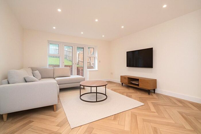 3 Bedroom End Of Terrace House For Sale In Aston Close, Apsley, Hemel Hempstead, Hertfordshire, HP3