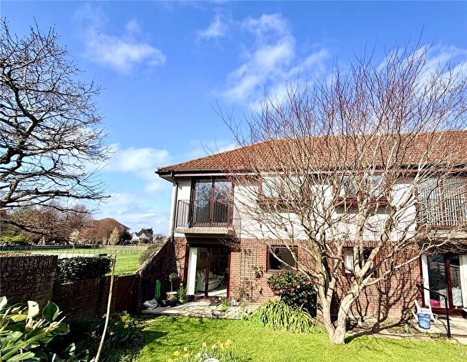 1 Bedroom Flat For Sale In Emsworth Road, Lymington, Hampshire, SO41