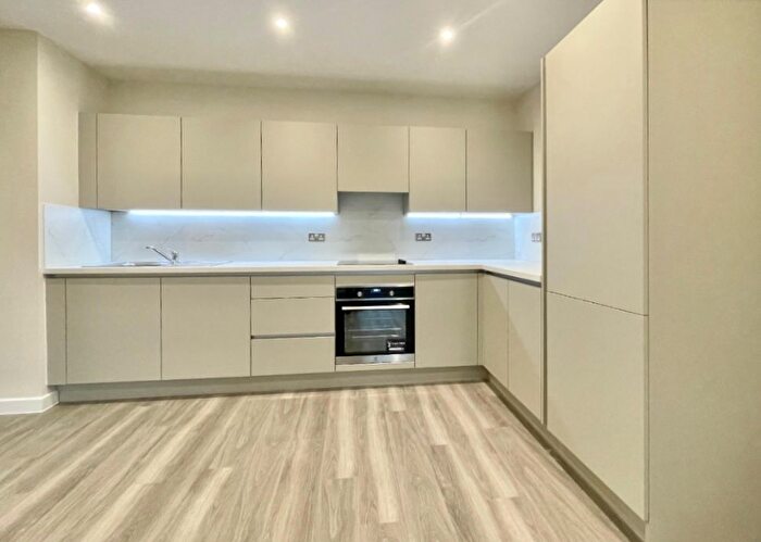2 Bedroom Flat To Rent In Green Ferry Way, Walthamstow, E17