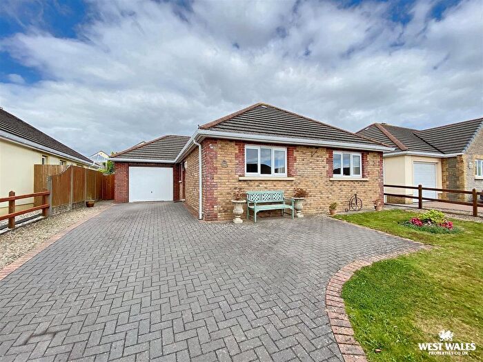3 Bedroom Detached Bungalow For Sale In Gibbas Way, Pembroke, SA71