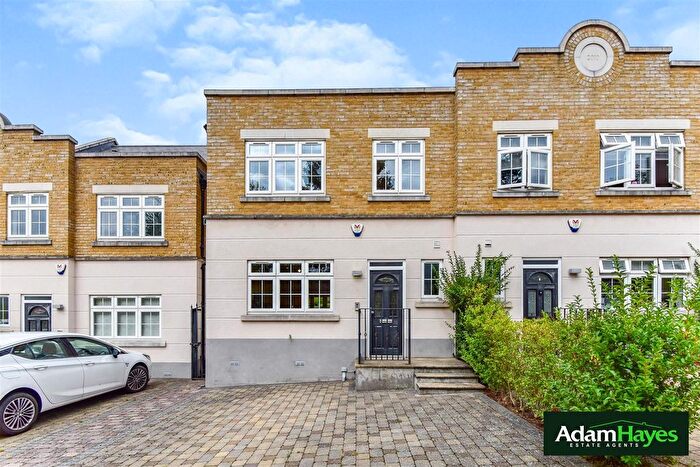 4 Bedroom Semi Detached House To Rent In Anastasia Mews, Woodside Park, N12