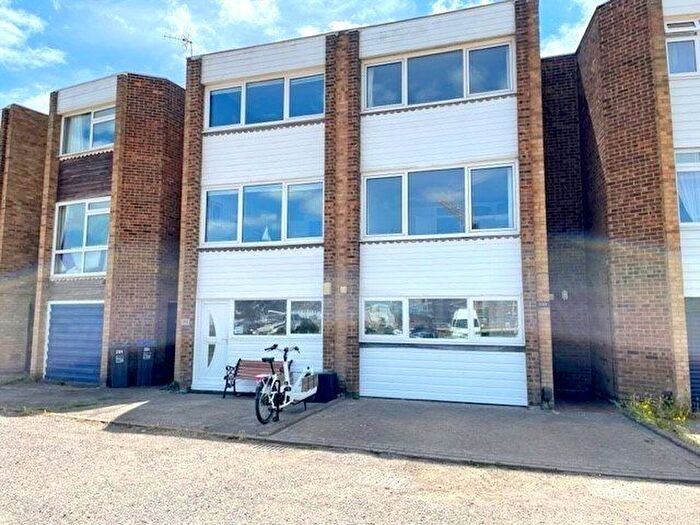 4 Bedroom Detached House To Rent In Harbour Way, Shoreham, West Sussex, BN43