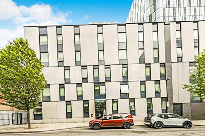 3 Bedroom Flat To Rent In Killick Street, Kings Cross, N1