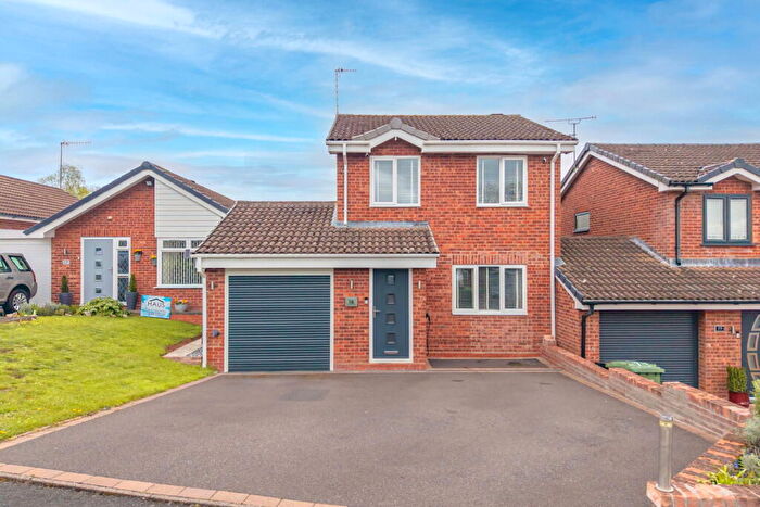 3 Bedroom Link Detached House For Sale In Offenham Close, Redditch, B98
