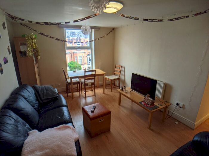 2 Bedroom Flat To Rent In Mauldeth Road West, Withington, Manchester, M20