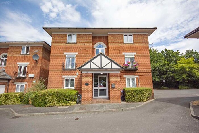 2 Bedroom Flat To Rent In Alwyn Gardens, Hendon, NW4