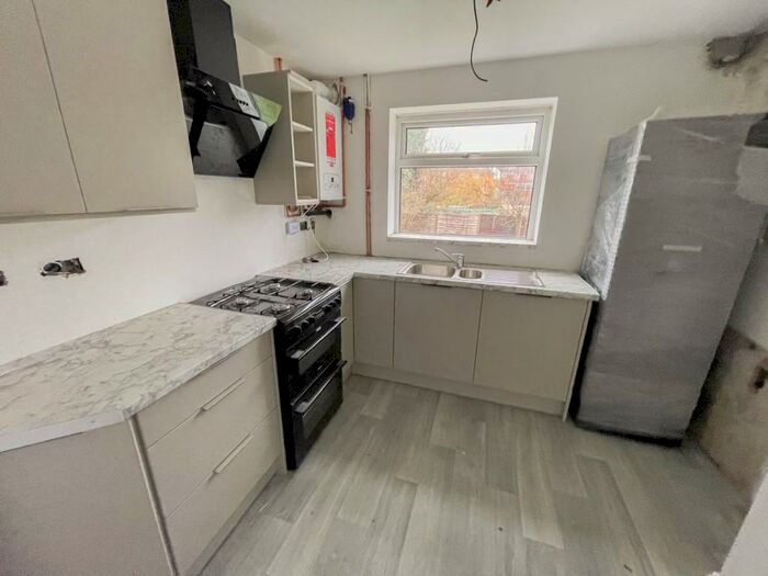 3 Bedroom Semi-Detached House To Rent In Buckingham Grove, Kingswinford, DY6