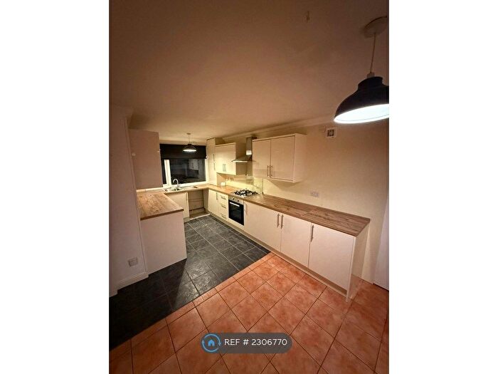3 Bedroom Semi-Detached House To Rent In Compass Close, Murdishaw, Runcorn, WA7