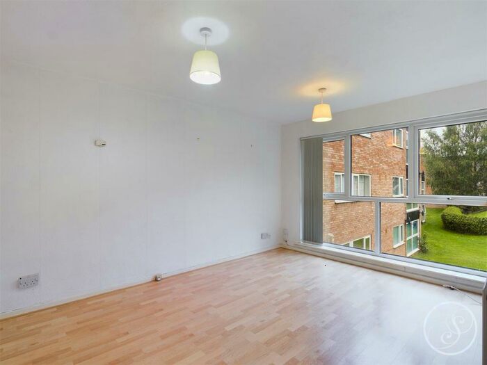 2 Bedroom Flat To Rent In Wood Close, Leeds, LS7