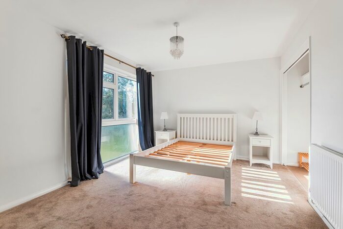 1 Bedroom Flat To Rent In St. Johns Park, London SE3