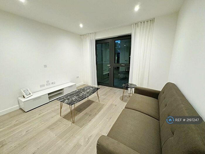 1 Bedroom Flat To Rent In Hawker House, London, N4