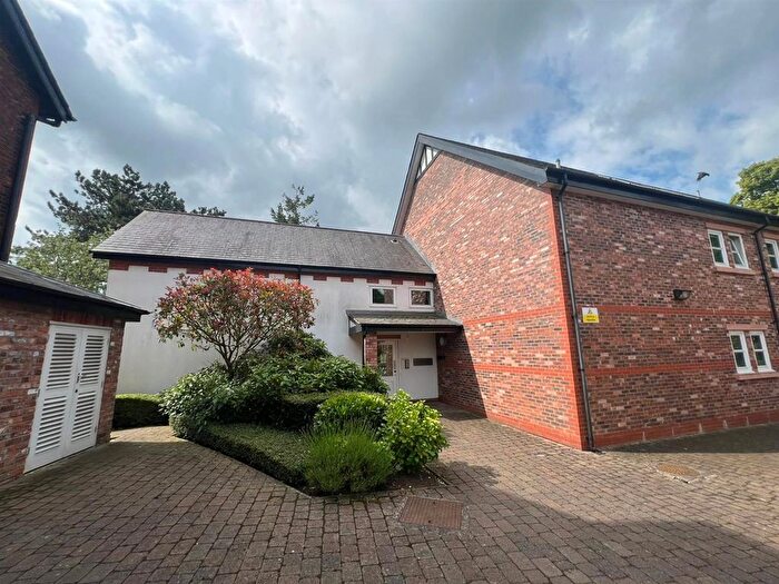 2 Bedroom Flat To Rent In Wolf Grange, Altrincham, WA15
