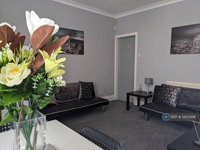 3 Bedroom Terraced House To Rent In Stanton Street, Manchester, M11