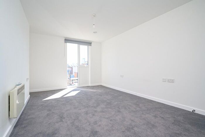 1 Bedroom Flat To Rent In Queensway, Southampton, SO14