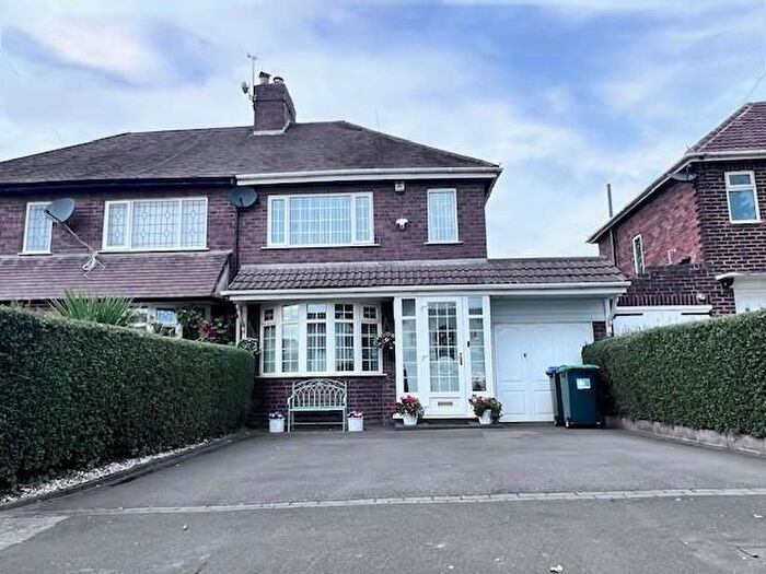 2 Bedroom Semi-detached House For Sale In Wilderness Lane, Birmingham, B43