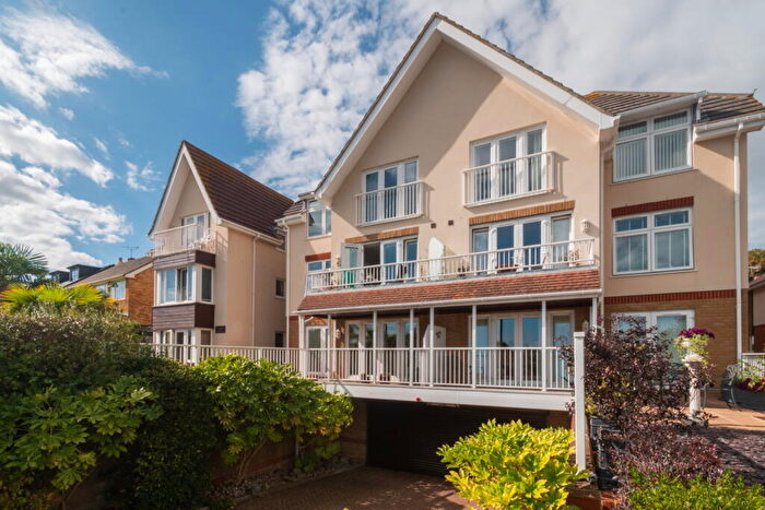 2 Bedroom Flat For Sale In Dumpton Park Drive, Broadstairs, CT10