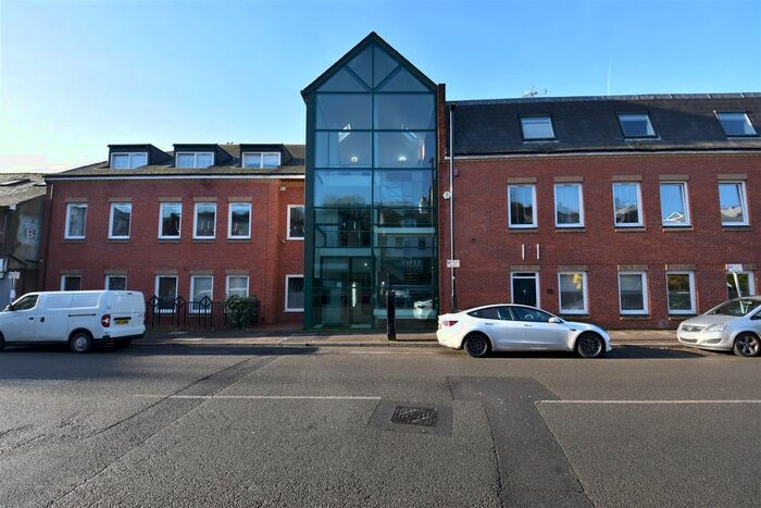 1 Bedroom Flat To Rent In Croydon Road, Caterham, CR3