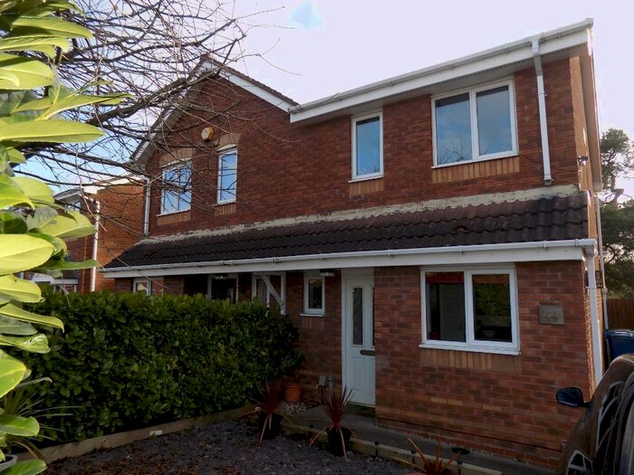 3 Bedroom Semi-Detached House To Rent In Blackfriars Close, Tamworth, B79