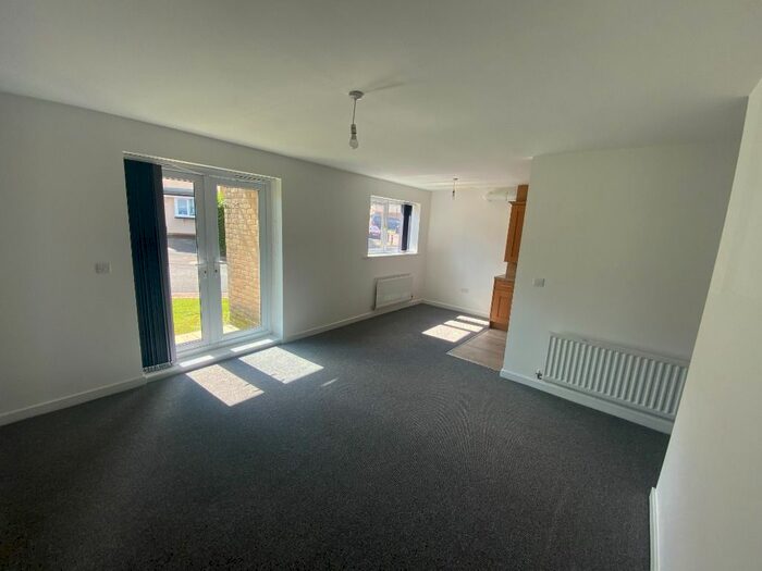 2 Bedroom Flat To Rent In Kenninghall View, Norfolk Park, Sheffield, S2