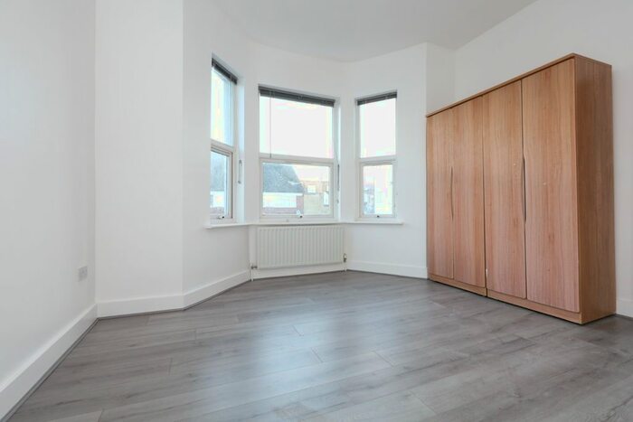 Studio To Rent In Ethelburga Road, London, RM3