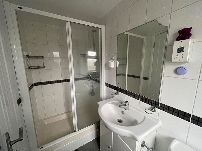 Studio To Rent In Kingsbridge Crescent, Southall, UB1