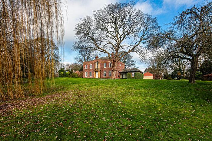 6 Bedroom Detached House For Sale In , St Johns Road, Newbold, Derbyshire, S41