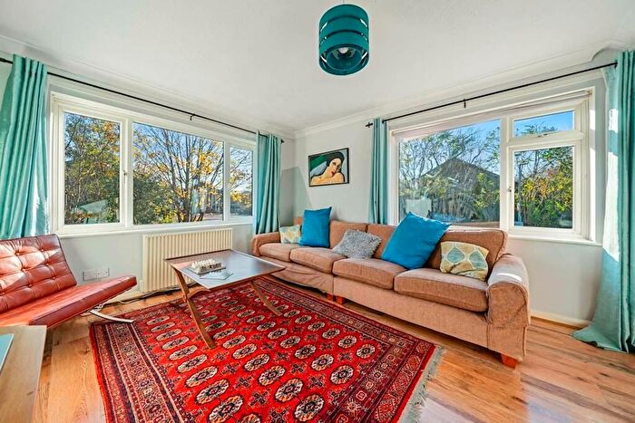 2 Bedroom Property For Sale In Downside Walk, Brentford, TW8