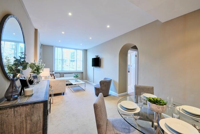 2 Bedroom Flat To Rent In Hill Street, London, W1J