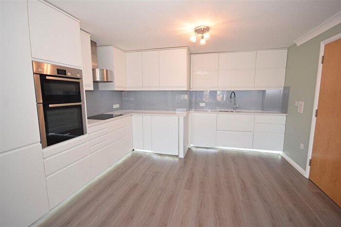 2 Bedroom Flat To Rent In Coombe Lane, London, SW20