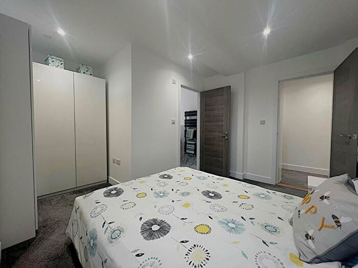2 Bedroom Flat For Sale In Governors Walk, Portsmouth, Hampshire, PO3