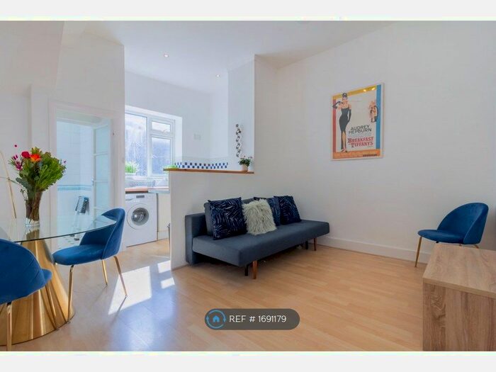 1 Bedroom Flat To Rent In Cologne Road, London, SW11