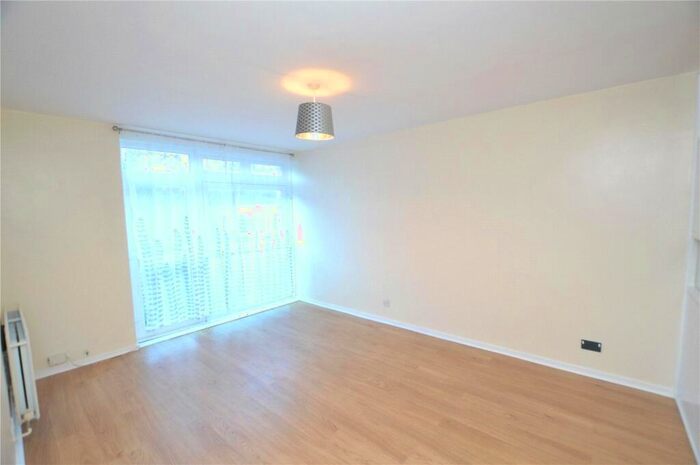 1 Bedroom Apartment To Rent In Alexandra Walk, London, SE19