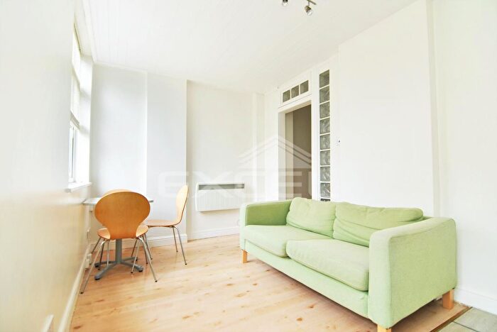 1 Bedroom Flat To Rent In Flask Walk, Hampstead, London, NW3